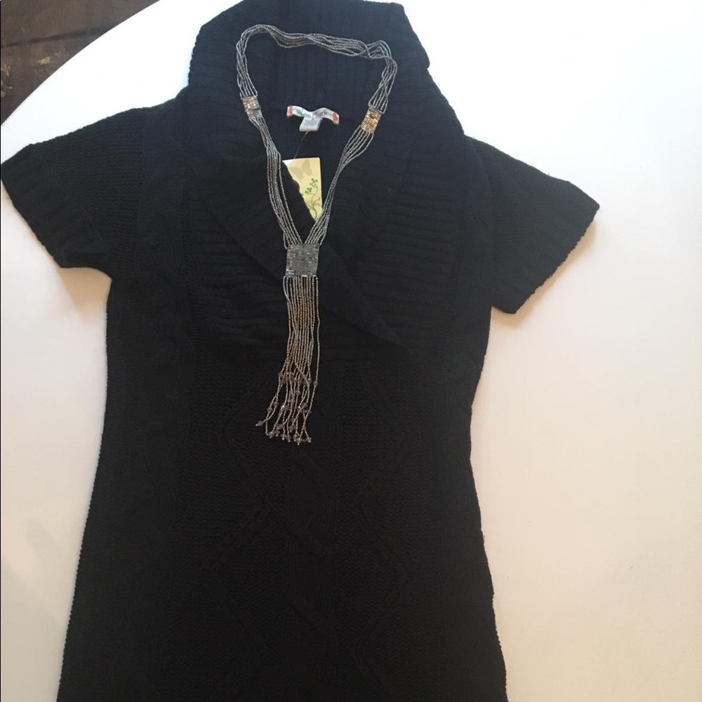Black top/sweater‎ dress